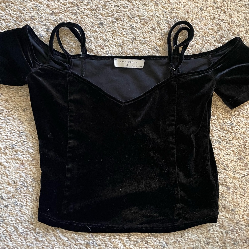 WINDSOR Cropped Velvet Off the Shoulder Top. SMALL